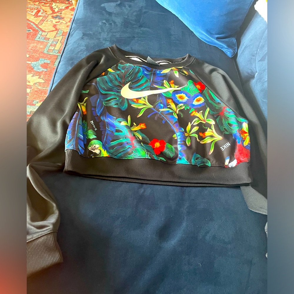 Long sleeve Nike crop top